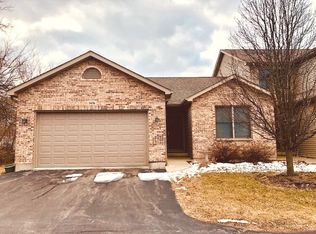 1426 Ridge Dr, Sycamore, IL 60178