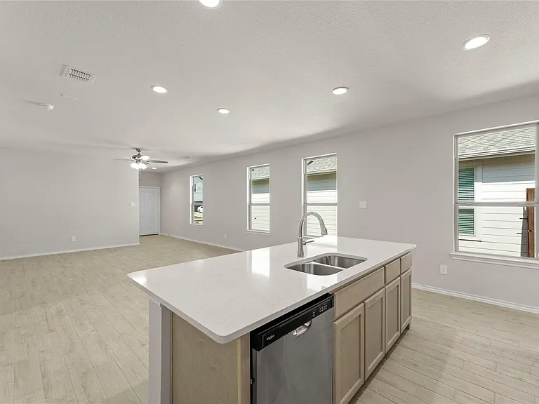 1641 Meadow Crest Dr — Photo 11