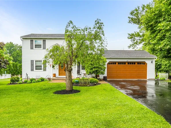 288 N Pleasant St, Canandaigua, NY 14424