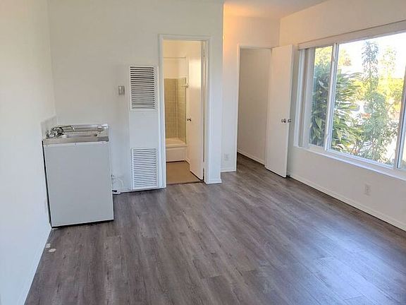 3rd image of 241 4th Ave APT 1