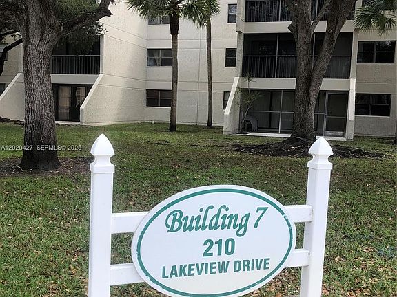 2nd image of 210 Lakeview Dr APT 207