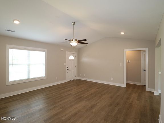 4th image of 218 Cherry Blossom Dr