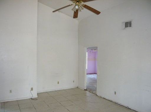 4th image of 105 Spinwood Ct