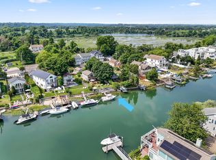 111 Old Dam Rd, Fairfield, CT 06824