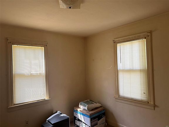 5th image of 8 Lawndale Dr