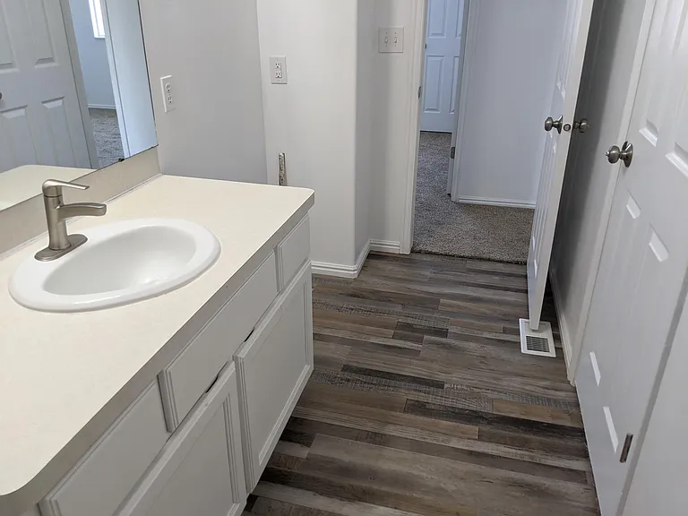 435 N Kersh Dr — Photo 15
