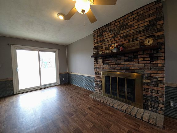 3rd image of 809 Court St