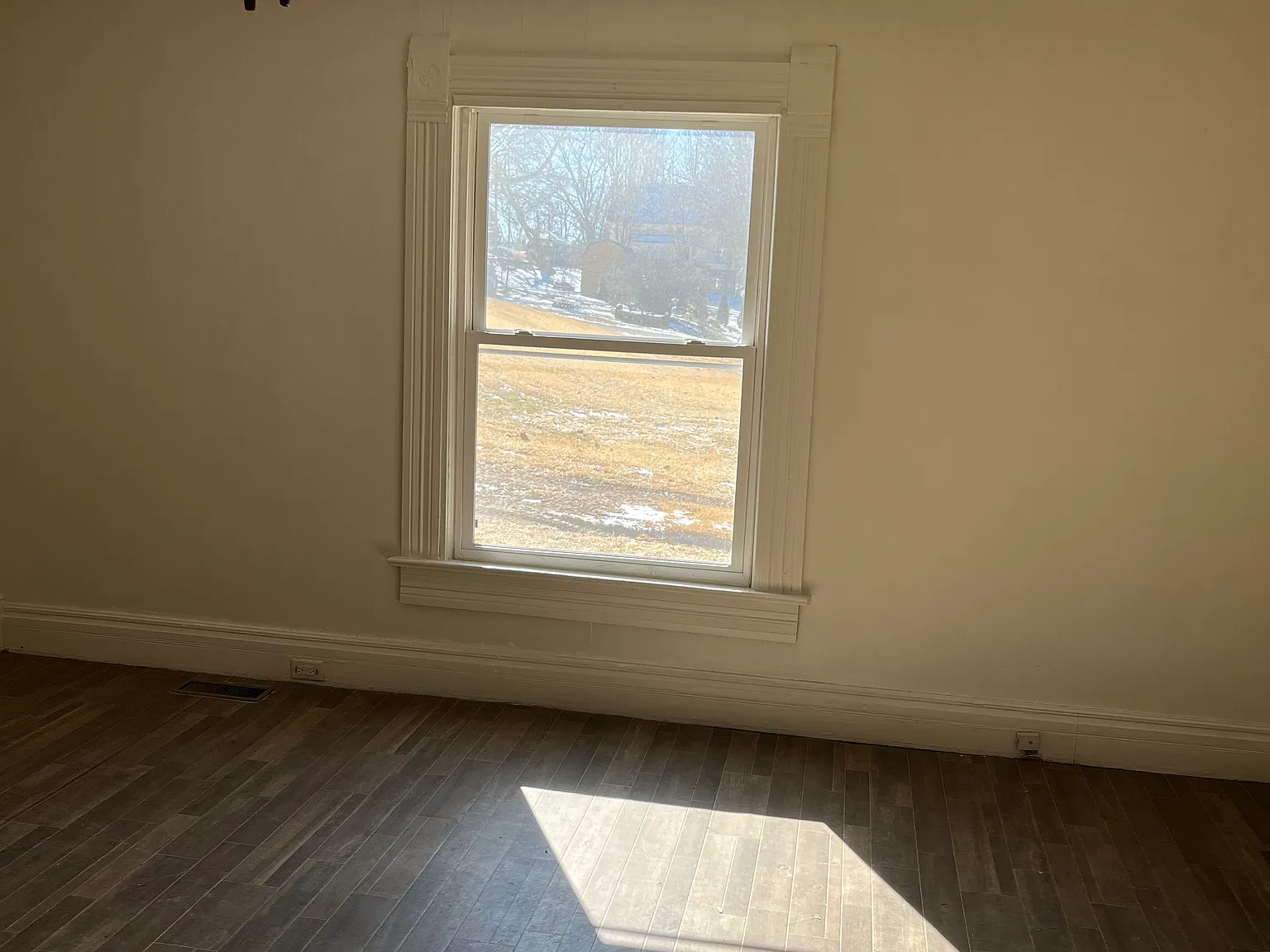 307 N Walnut — Photo 3