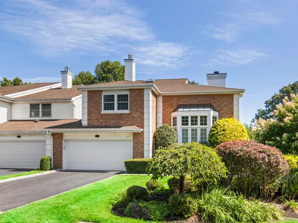 77 The Woods, Commack, NY 11725