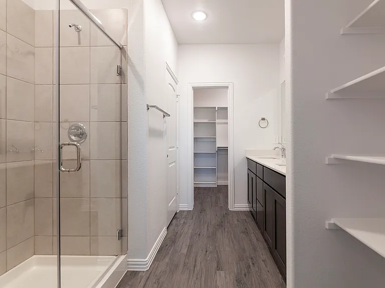 119 Hamilton Dr — Photo 10