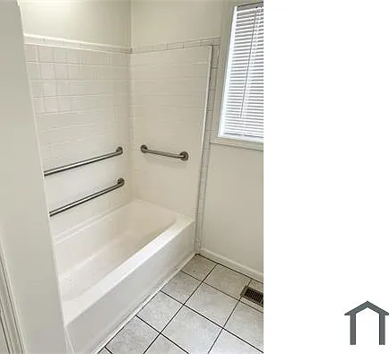 2 bed, 900 sqft, $1,779 — Photo 3