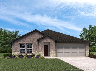 1134 N Arapahoe Ave, Chouteau, OK 74337