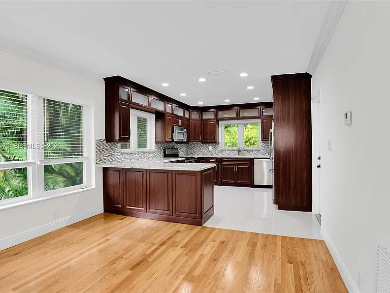 1100 S Alhambra Cir — Photo 14