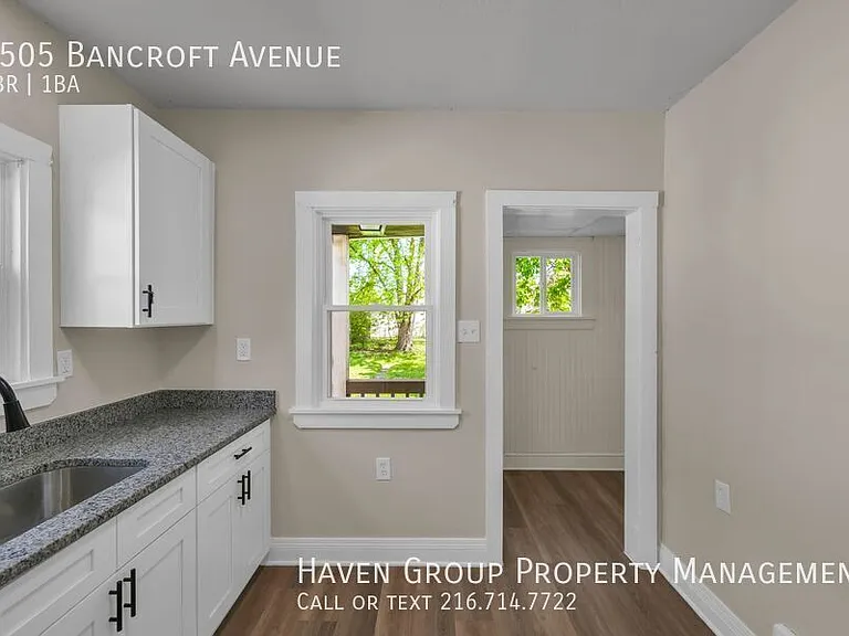 8505 Bancroft Ave — Photo 12