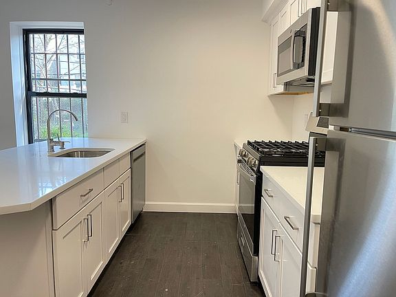 4th image of 704A Greene Ave #2/4