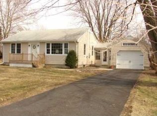 208 Fletcher Dr N, Newburgh, NY 12550