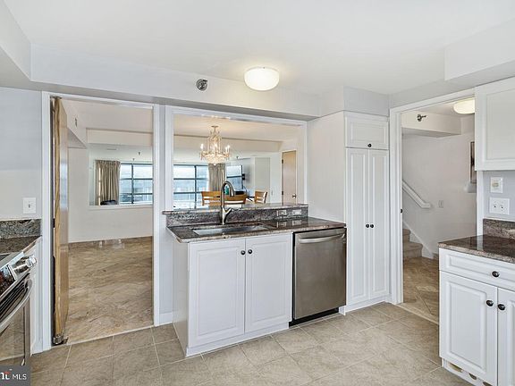 5th image of 7 N Columbus Blvd APT 228