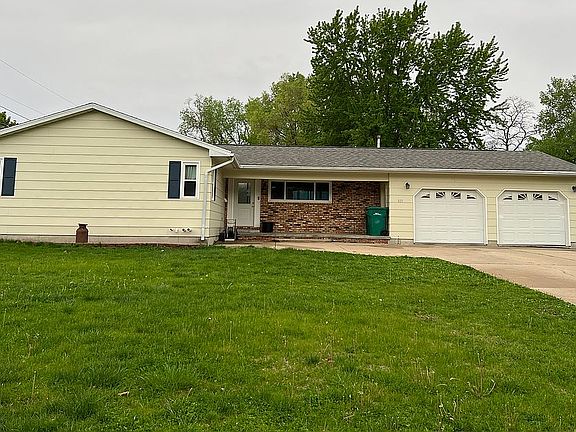 2nd image of 821 8th St SE