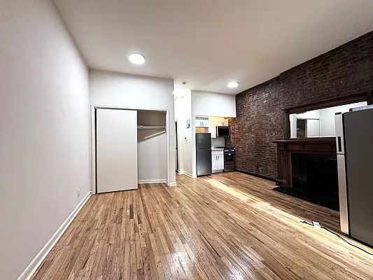 Rented by City Connections Realty | media 8