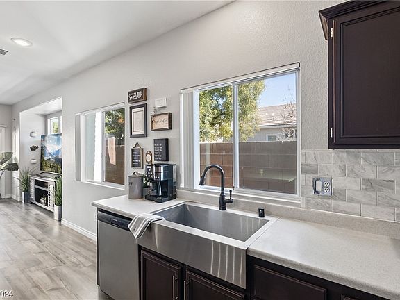 4th image of 1028 Bistro Bay Ave