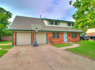 937 SW 5th St, Moore, OK 73160