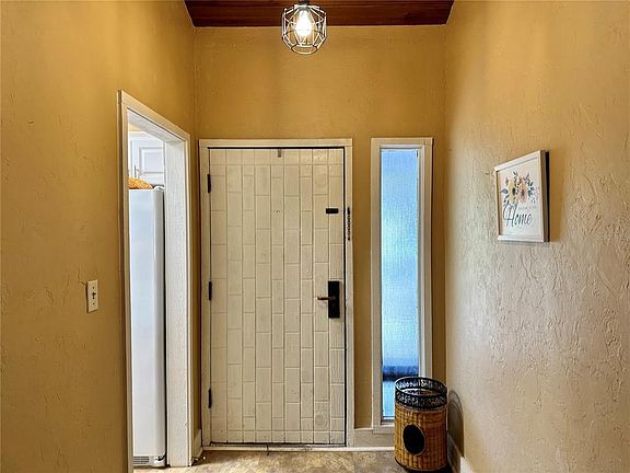 4th image of 3326 Camelot Dr #A