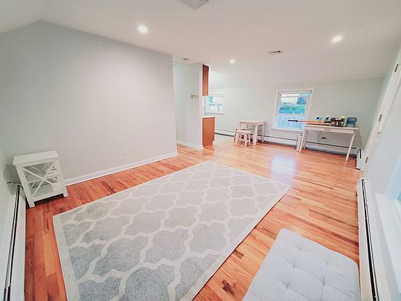 4th image of 51 Dunn Ave #2