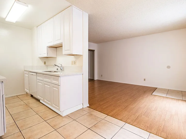 10845 Camarillo St — Photo 24