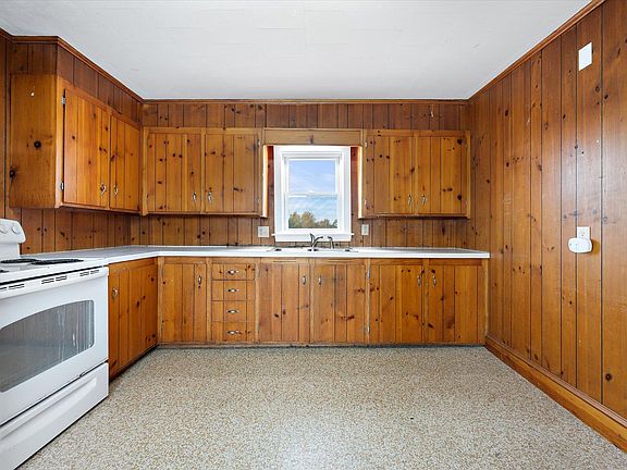 5th image of 988 Fuller Road