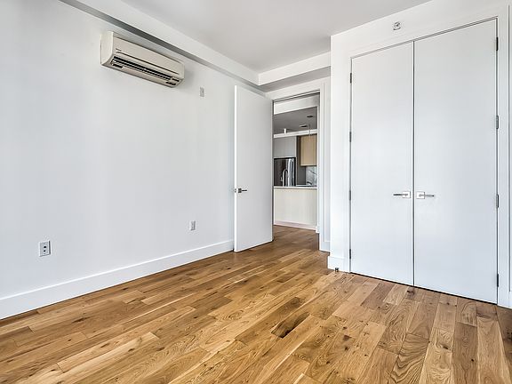 5th image of 38-38 32nd St #866