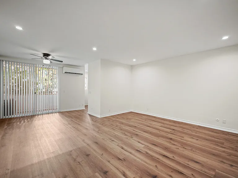 Blackburn Beverly by Wiseman — Photo 105