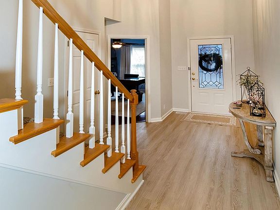 4th image of 8125 Winterbury Dr