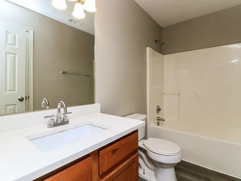 565 Bridge Grv — Photo 17
