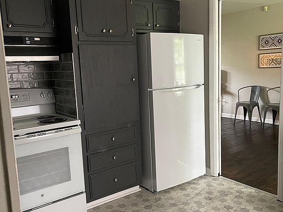 3rd image of 4003 Gunnison Ln NW