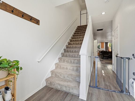 5th image of 5827 SE 16th Loop