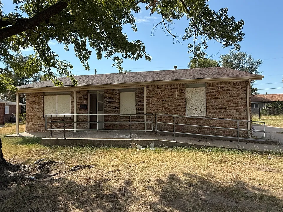 1607 E Del Mar St