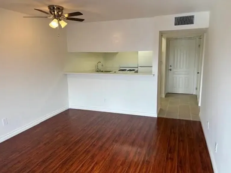 One Bedroom One Bath - $2,195/month - Prime West LA - Barrington and Pico — Photo 6