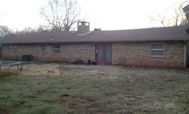 2nd image of 1601 N Wildwood Dr