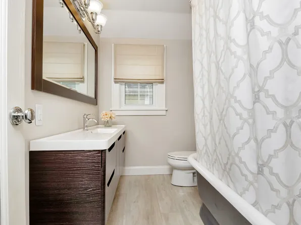 91-15 Vanderveer Street image 12 of 23