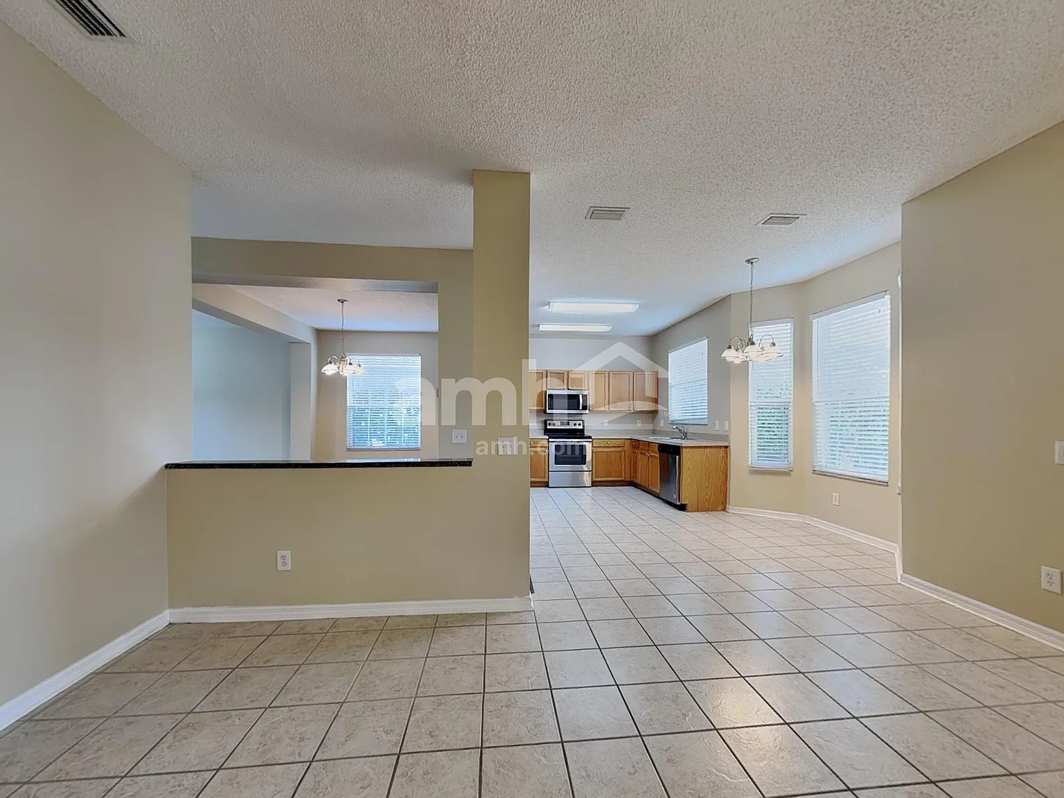 4 bed, 2.5 bath, 2426 sqft, $2,745 — Photo 4