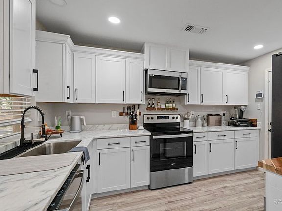 5th image of 3075 Longleaf Dr