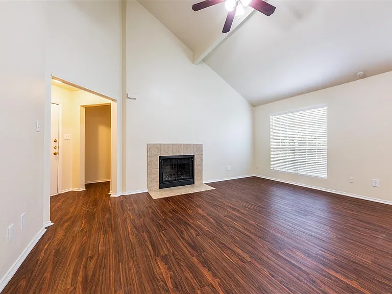 1304 Danbury Sq #A — Photo 14