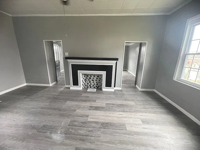 1044 Delaware Ave — Photo 8