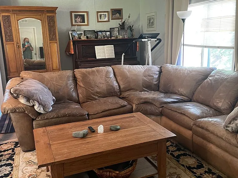 820 Crest Dr — Photo 3