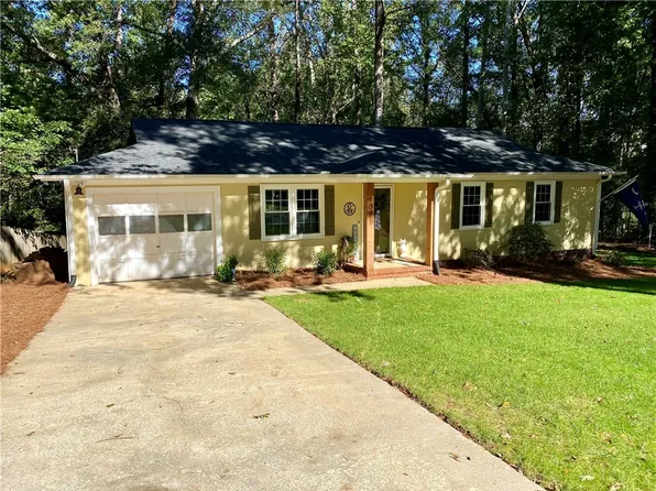107 Lynwood Ct, Central, SC 29630