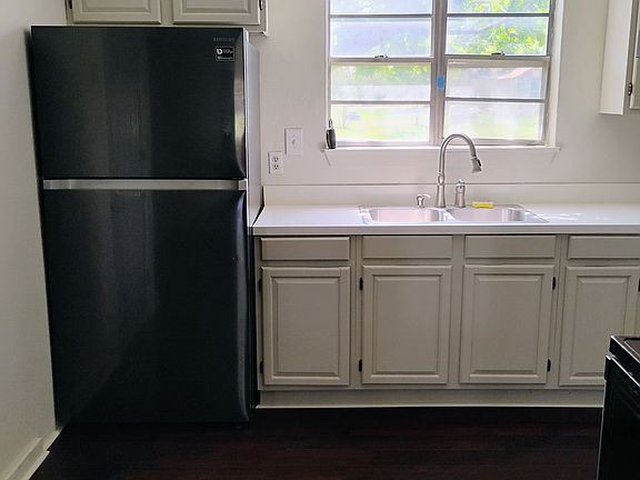 5th image of 1006 E 17th St