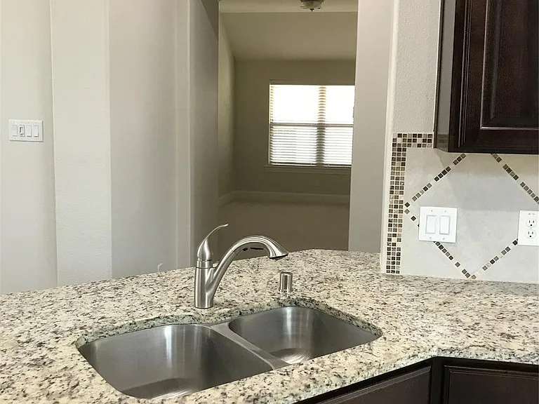 2226 Falcon Brook Dr — Photo 7