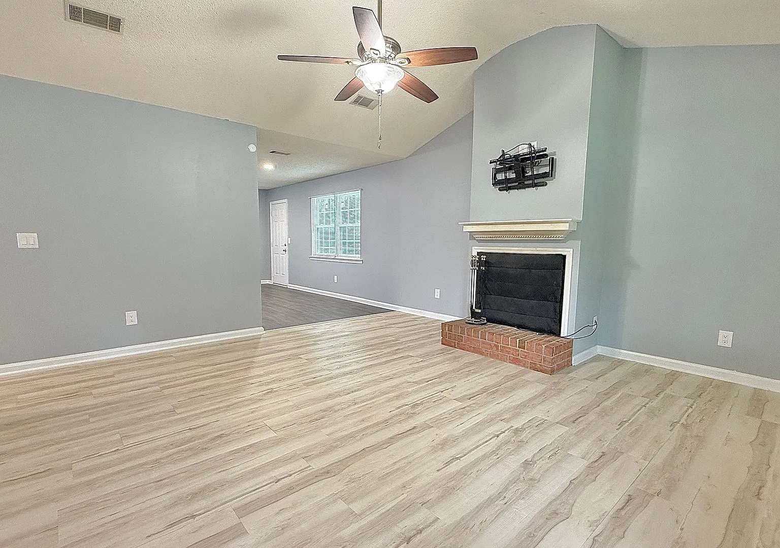 Move-In Ready | Pet Friendly — Photo 2