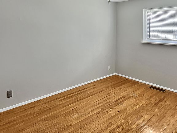 4th image of 10210 Reba Dr