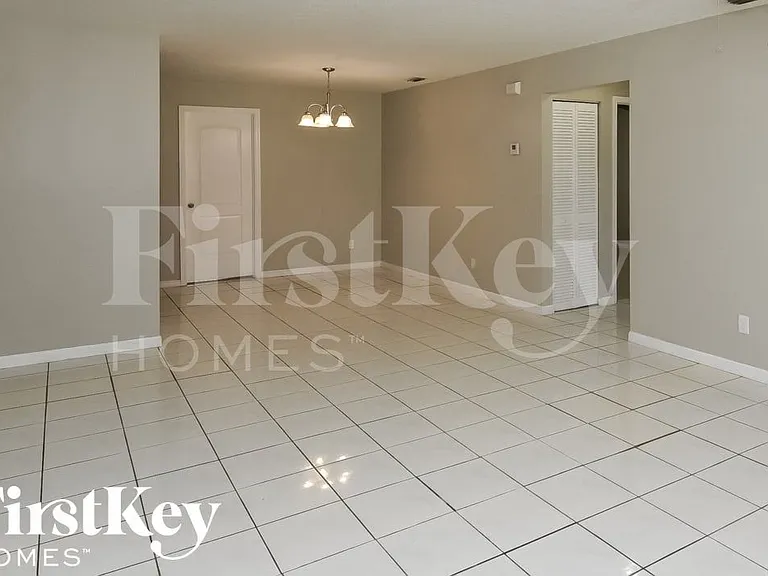 1204 NW 5th St — Photo 5